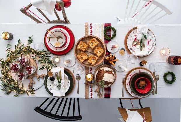 Kersttafel dekken en versieren